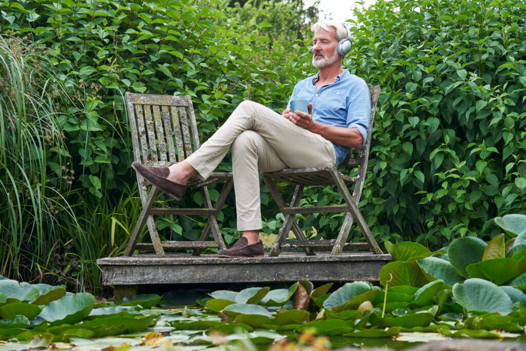Musik hören im Garten